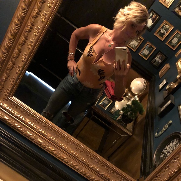 Meet your Posher, Tiffanie - Picture 1 of 1